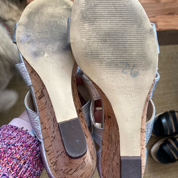 Nine West Silver Wedges Size 7 - Picture 5 of 6